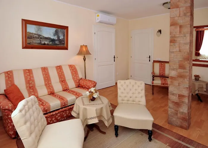 Patria Panzio 住宿加早餐酒店 3*